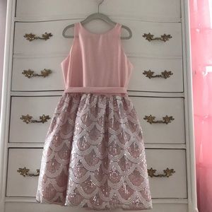 Sweet kids girls dress.  In amazing condition!!